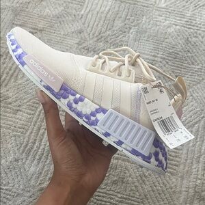 Women’s Adidas NMD_R1 Shoes